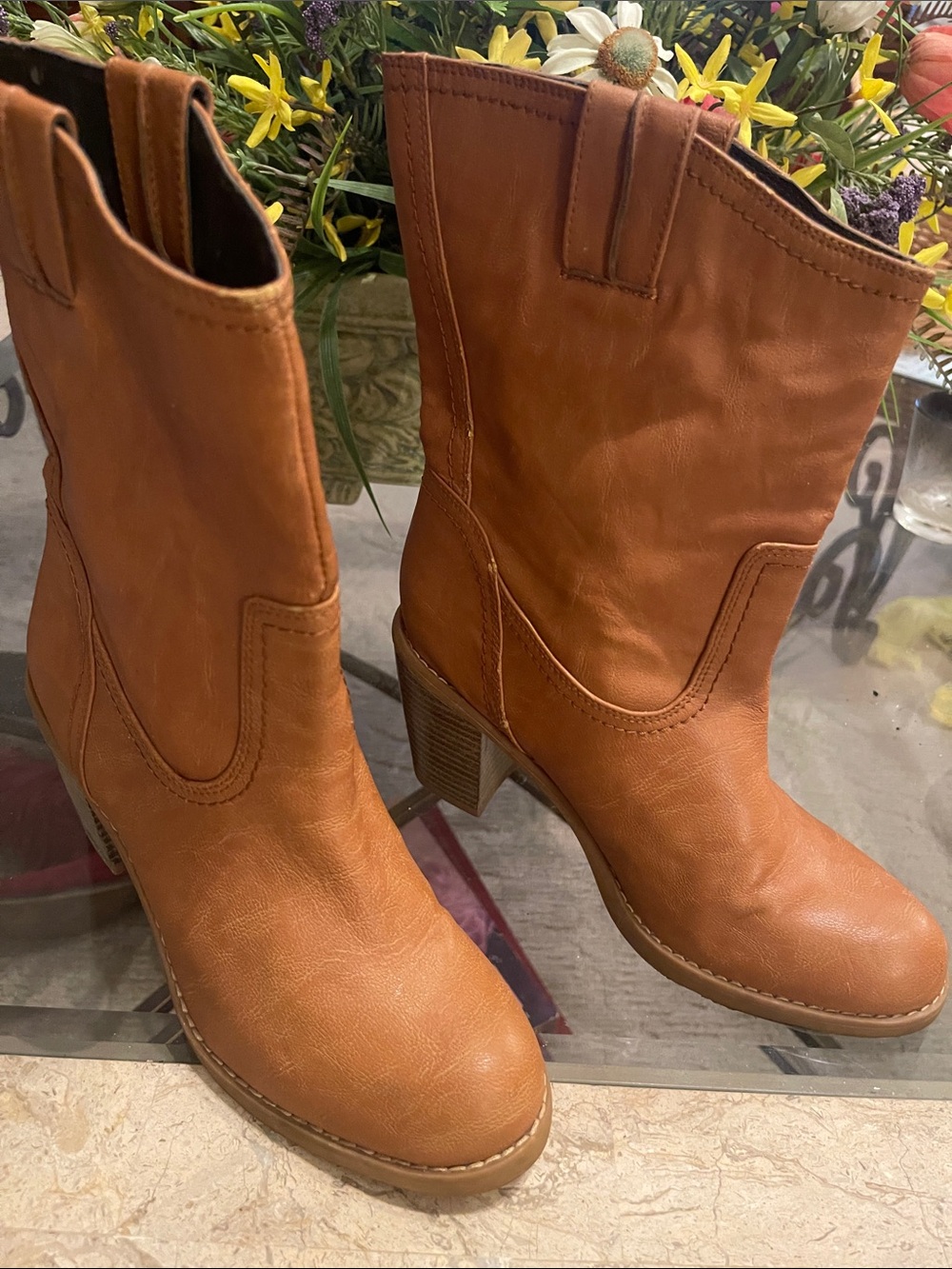 Women's Tan Mid-Calf Western Block Heel Boots - Brand Old Navy